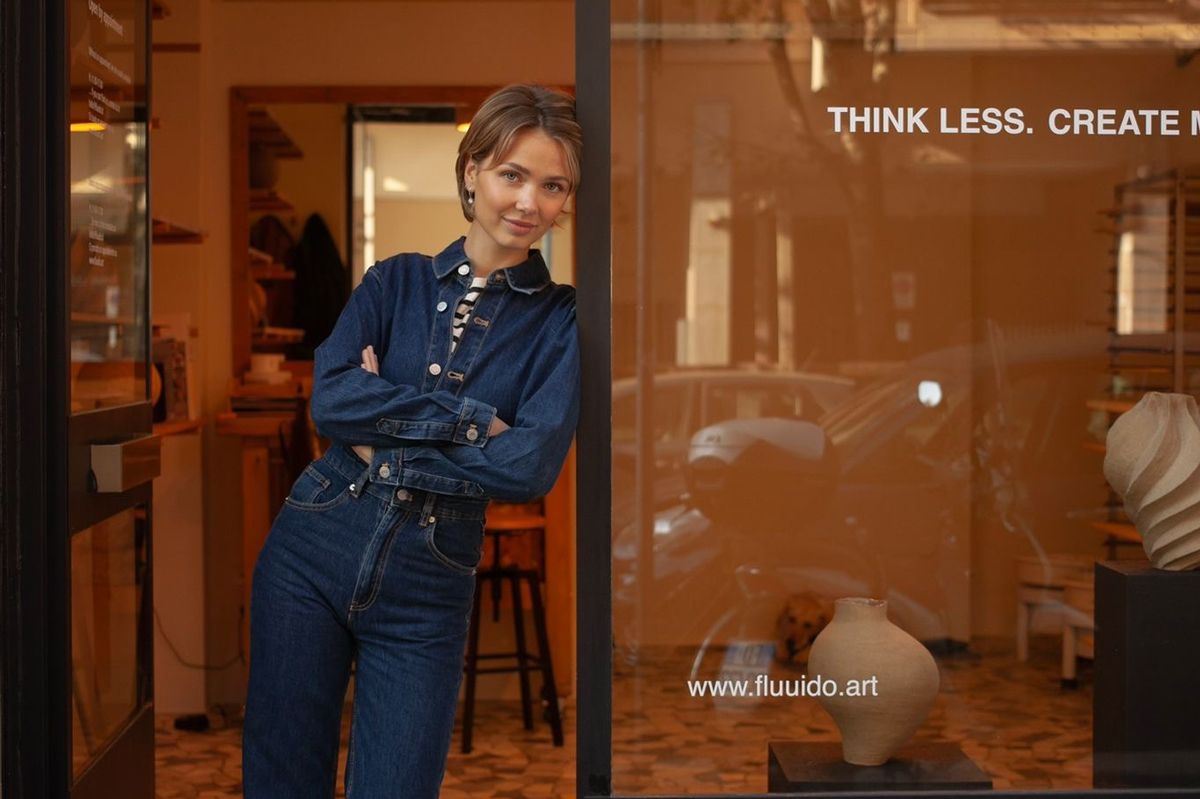 Fluuidoの入口に立つボーシンさん （c）Fluuido