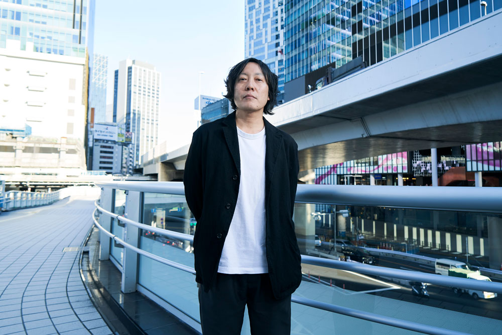 日常と仕事にグラデーションをつくる　作家・燃え殻さんの「集中への準備運動」 | Forbes JAPAN 公式サイト（フォーブス ジャパン）