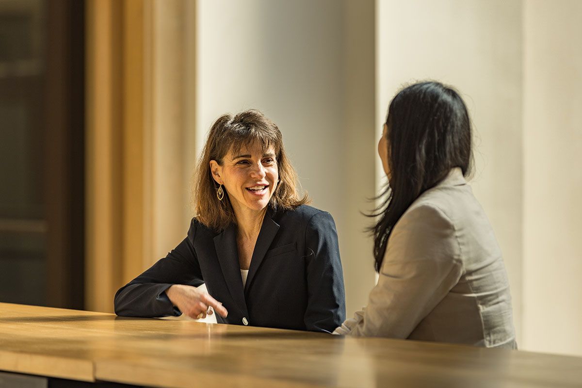 日本政府のJETプログラムを通じて滋賀県で中学生に英語を教えた経験をもつTracy Gopal氏（左）　Courtesy of the author