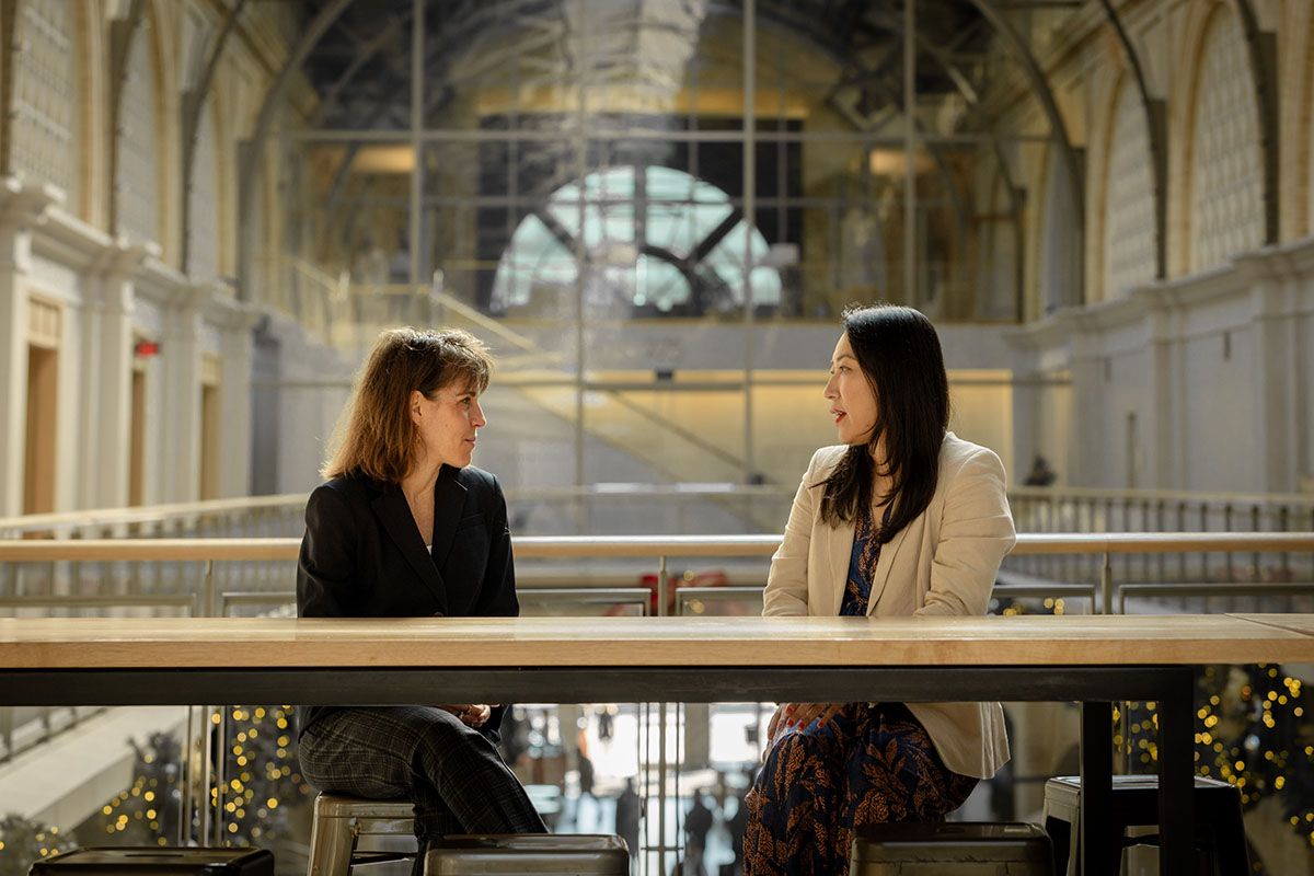 「女性の能力を見出し、活躍の場を広げることは、日本の未来の活力にとって不可欠」と語るTracy Gopal氏（左）　Courtesy of the author