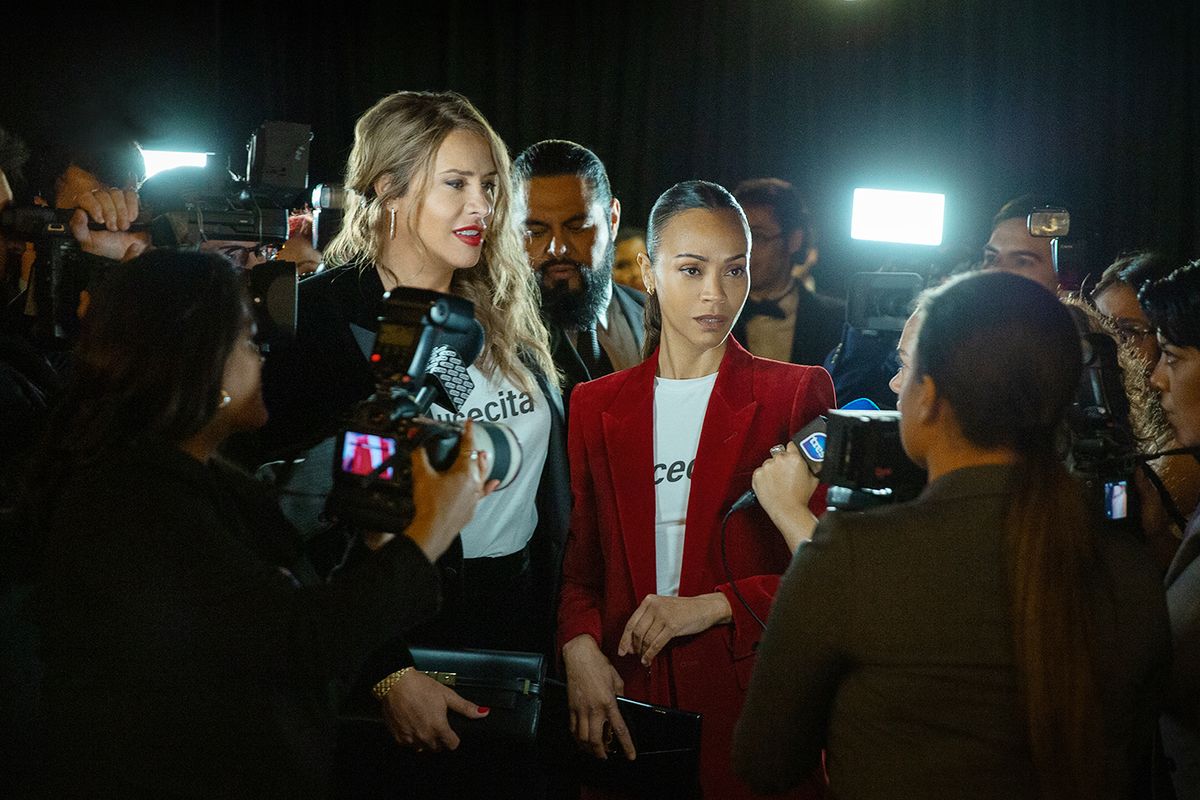 エミリアとリタは犯罪で行方不明となった人間を探すプロジェクトを始めるが　 © 2024 PAGE 114 – WHY NOT PRODUCTIONS – PATHÉ FILMS - FRANCE 2 CINÉMA映画『エミリア・ペレス』は2025年3月28日（金）より大ヒット上映中