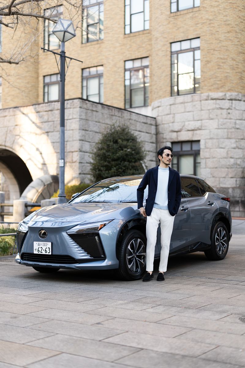 「LEXUS RZ300e “version L”」サイズ：全長4805×全幅1895×全高1635mm、車両重量：1990kg、駆動方式：FWD、最高出力：150kW。8200000円〜［車両本体価格］〈レクサス／レクサスインフォメーションデスクTel:0800-500-5577〉