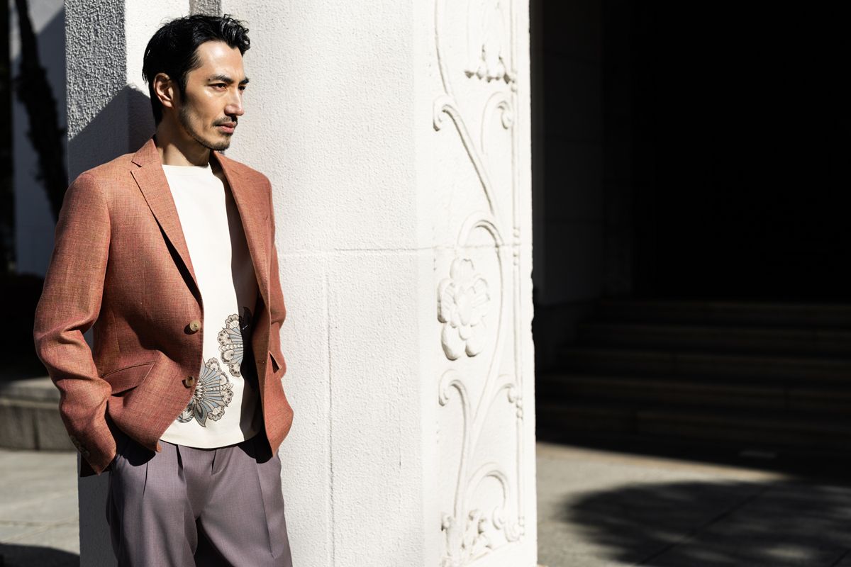 ジャケット309100円、Tシャツ71500円、パンツ126500円〈すべてエトロ／エトロ ジャパンTel:03-3406-2655〉