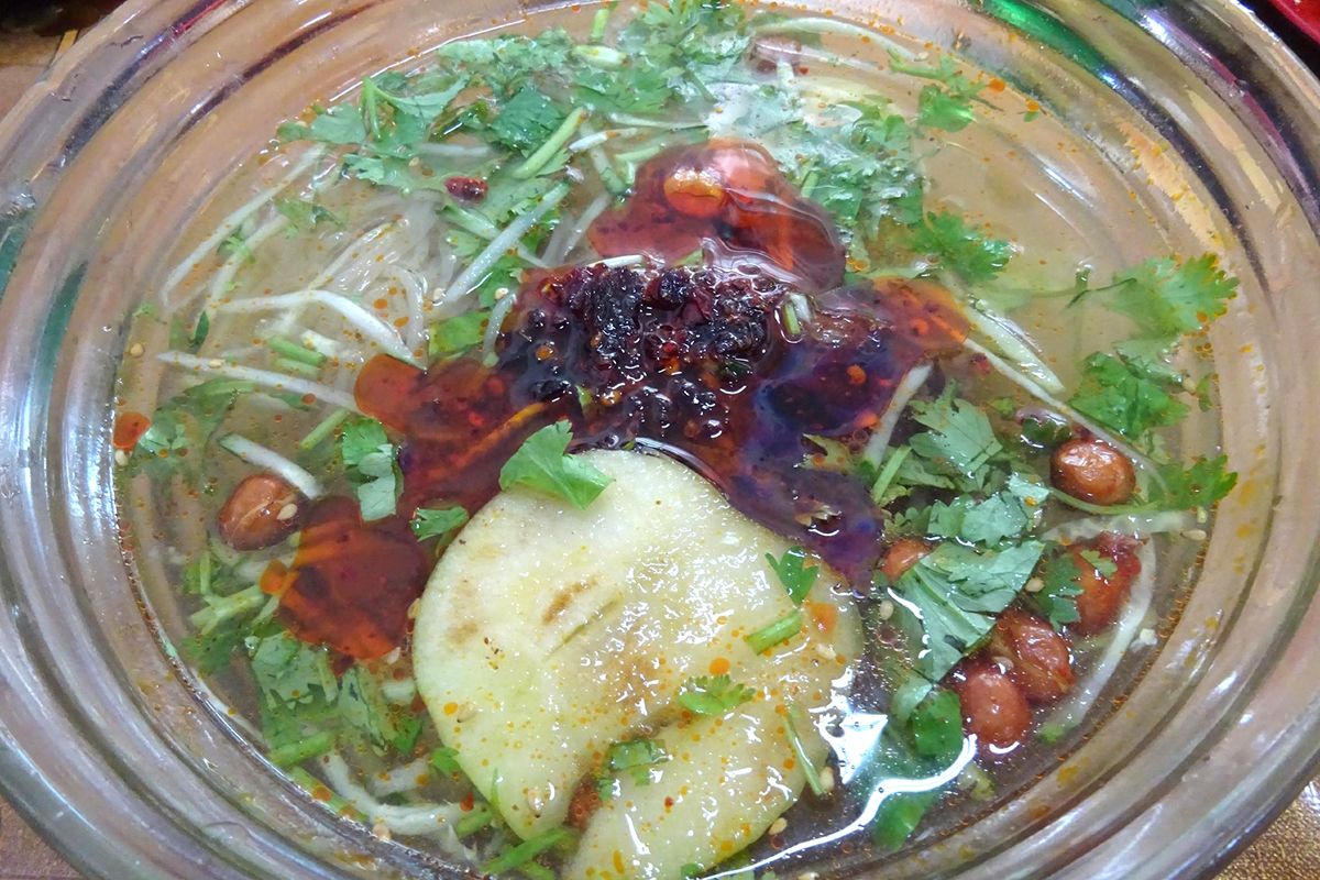 「超級冷面」の冷麺はスープが澄んでいて、すべてを飲み干したいほど美味だった