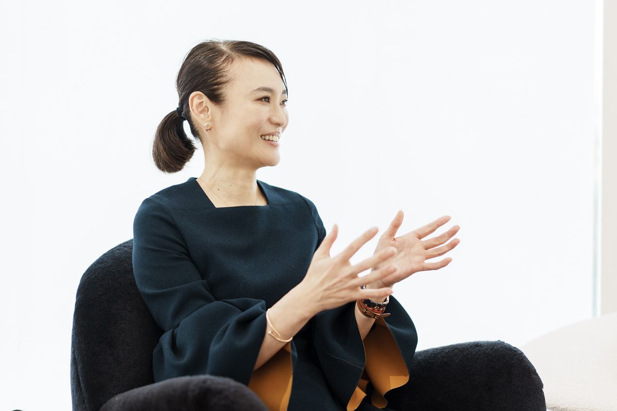 服部今日子◎Paceギャラリー副社長。東京大学経済学部卒業。マッキンゼー・アンド・カンパニーを経て、不動産デベロッパー、不動産投資ファンド、ヘッドハンターに従事。2016年、フィリップス・オークショニアズの東京オフィスを設立、日本代表に就任。24年3月から現職。