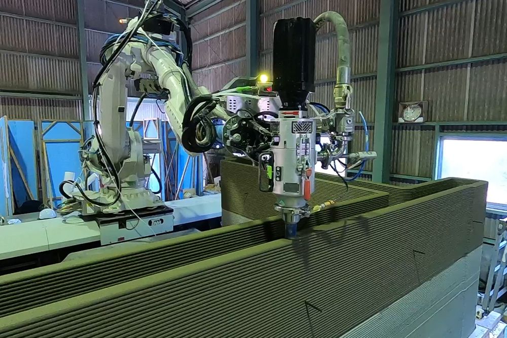 立尾電設で部材をプリント。