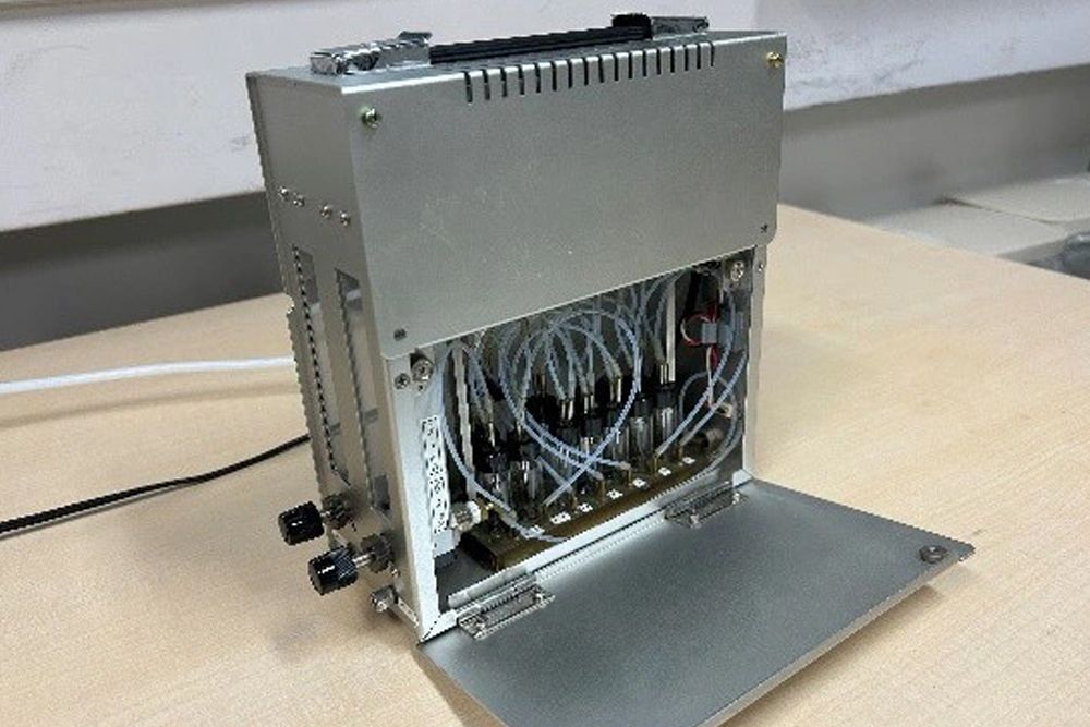 嗅覚ディスプレイ。