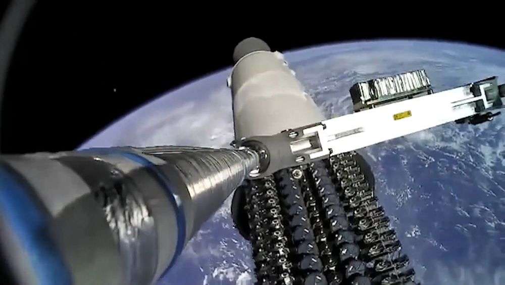 スペースX社のスマホ対応のスターリンク衛星「V2ミニ」(C)SpaceX