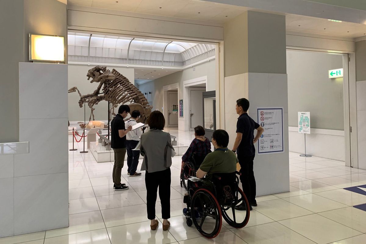 塩瀬が取り組むインクルーシブデザインでは、子ども、 障がい者など、マイノリティだと考えられてきた人たちをデ ザインプロセスに積極的に巻き込み、課題の気づきからアイ デアをかたちにして普遍的なデザインを導く。