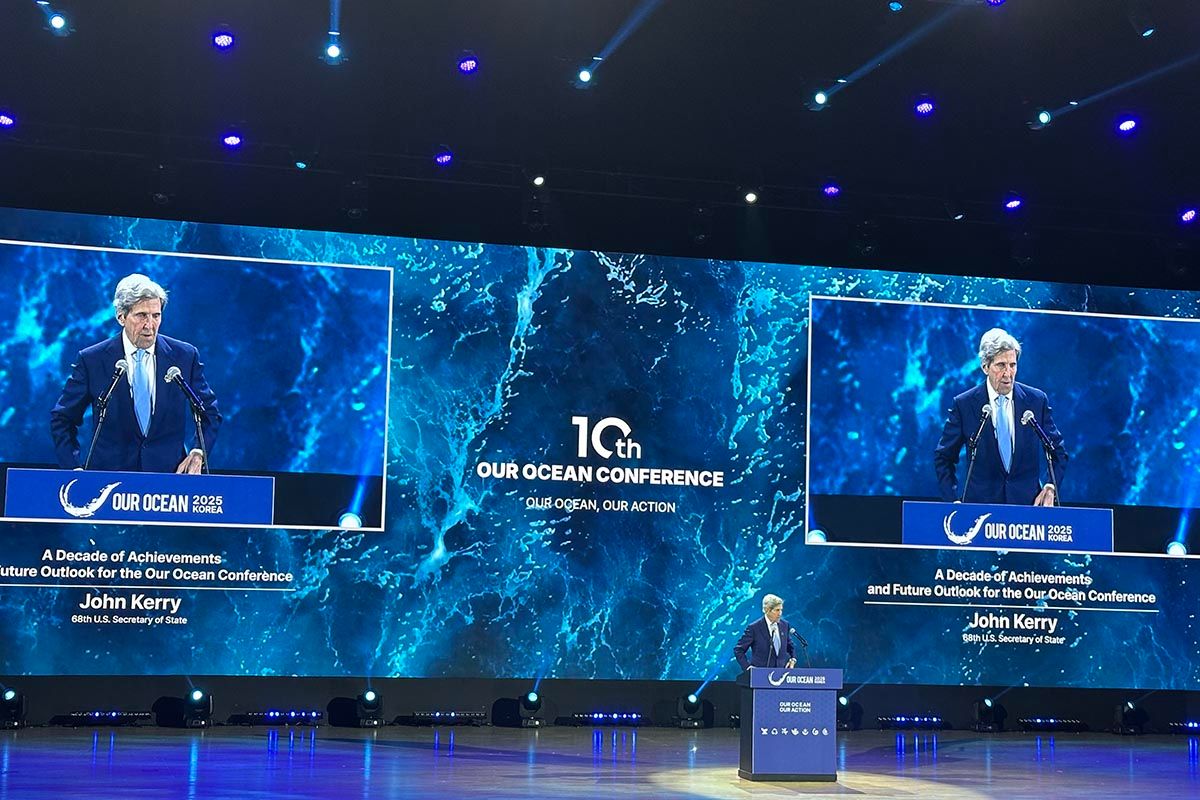 開会式の基調講演は、10年前に「アワオーシャンコンフェレンス」の発足を主導した米国のジョン・ケリー元国務長官が行なった