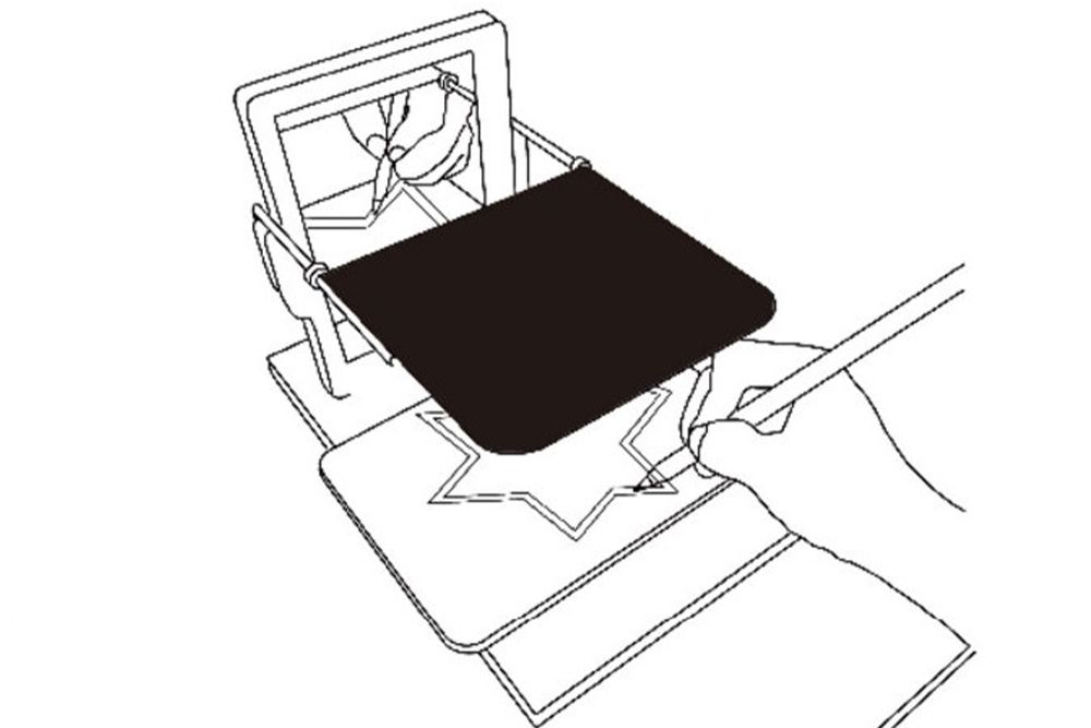 実験装置の図。ペンでなぞっている手元は見えないようになっている。