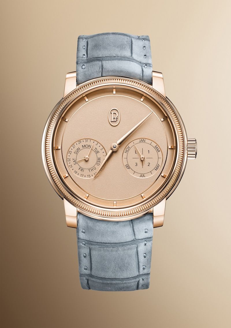 昨年センセーショナルな再デビューを果たした「トリック」から、ハイ・コンプリケーションモデルが誕生。表示を集約させるだけでなく、使用する色数も極力少なくすることですっきり見せ、実用性を高めている。マットグレイン仕上げの柔らかなダイヤルの色は、自然からインスピレーションを得た“ゴールデンアワー”で、ライトグレーのストラップが美しく調和する。手巻き、18KRGケース、ケース径40.6㎜。世界限定50本。今秋発売予定。￥13,970,000