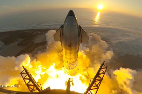 飛行テストが継続されているスペースXの超大型打上システム「スターシップ」。第2段ロケットが宇宙船を兼ね、軌道上でタンカーと呼ばれる姉妹機から推進剤を補給することを前提として運用される