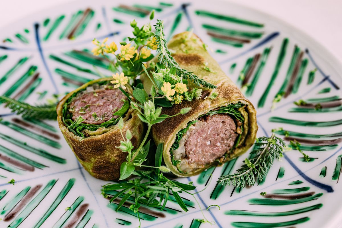 糸井は「線は細いけど力強く余韻が長い、さまざまな香りがする料理」と自身の料理を表現する。