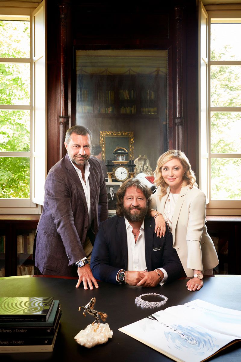 中央：グィド・ダミアーニ（ダミアーニ・グループ代表取締役社長）、右：シルヴィア・ダミアーニ（同副社長）、左：ジョルジョ・ダミアーニ（同副社長）