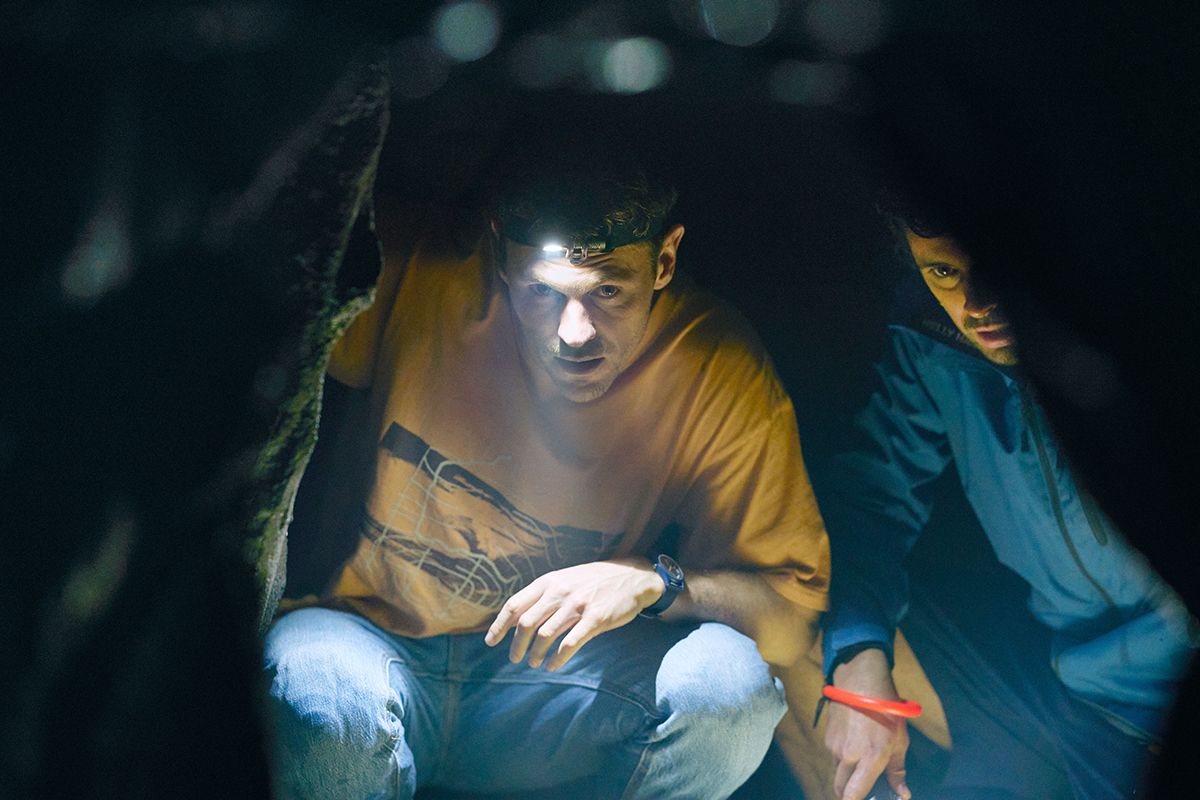 The Survivors. (L to R) Charlie Vickers as Kieran, Thom Green as Sean in The Survivors. Cr. Courtesy of Netflix （C） 2025
