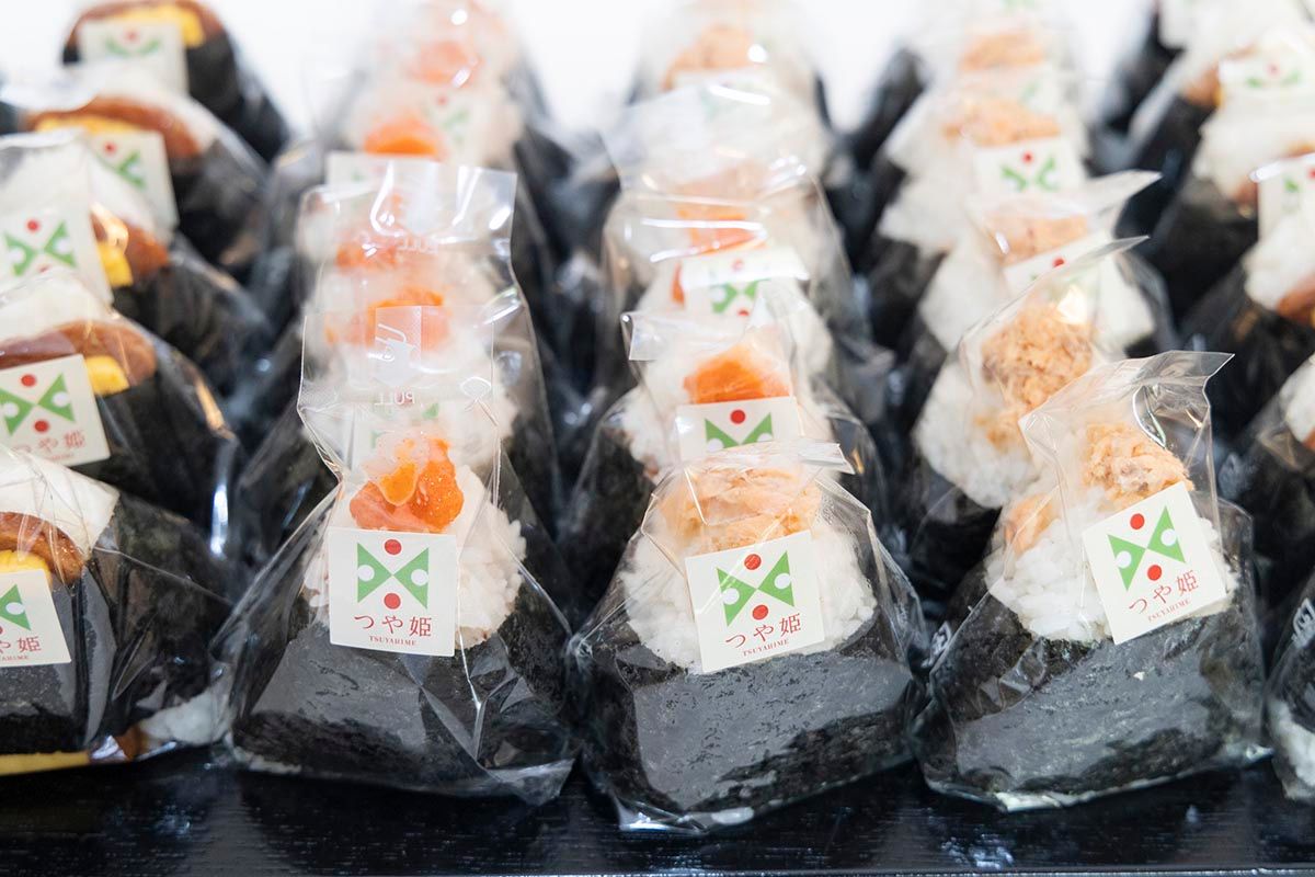 日本産のブランド米「つや姫」使用をアピールするおにぎり店もハワイに登場している