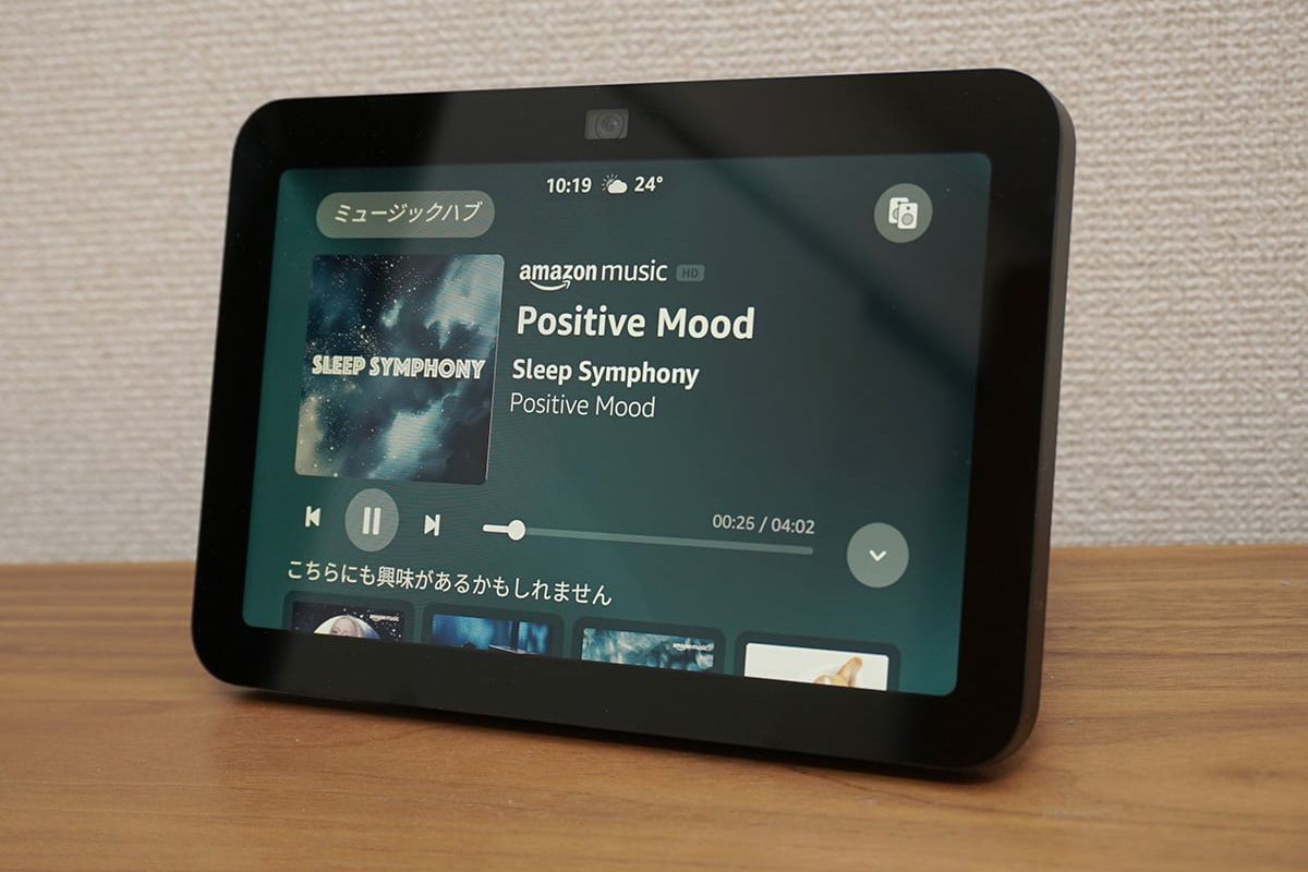第3世代のAmazon Echo Show 8は日本のリビングルームにフィットするサイズのデバイスだ。本機もAlexa+に対応