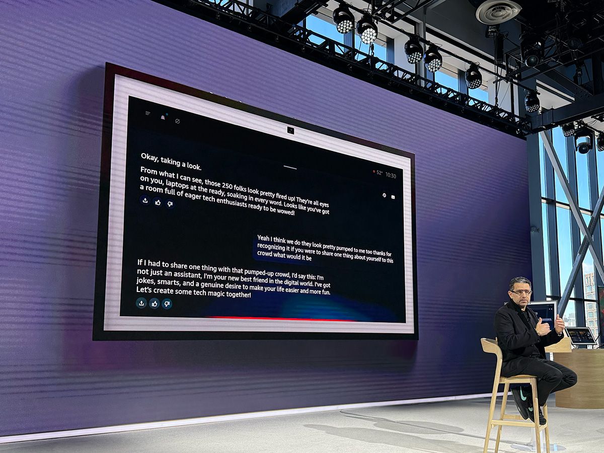 アマゾンが2月末にニューヨークで開催したAlexa+の発表会では、パネイ氏がEcho Showシリーズの端末と流ちょうに会話を交わすデモンストレーションが披露された