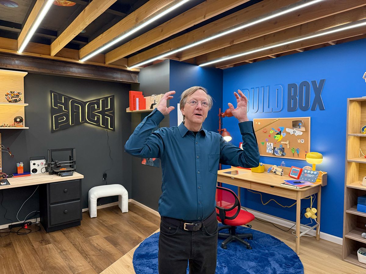 CrunchLabsは現在複数のSTEM教育キットのブランドを展開している。プレスツアーではYouTubeコンテンツにも登場するCrunchLabsの「サイエンス・ボブ」氏が各ブランドの特徴を紹介した