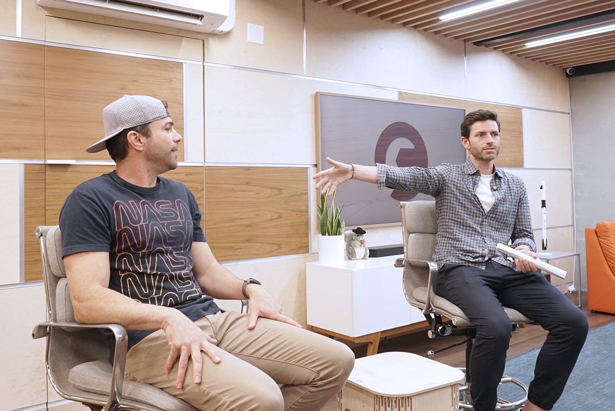 右はCrunchLabsのプレジデント、Jim.E. Lee氏。Mark Rober氏のYouTubeチャンネルもいっしょに盛り立ててきた