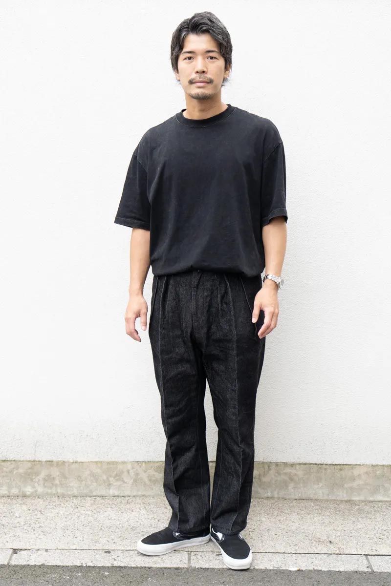 Tシャツ＝ビーティーエムケー　デニム＝ニート　シューズ＝ヴァンズ　腕時計＝ロレックス