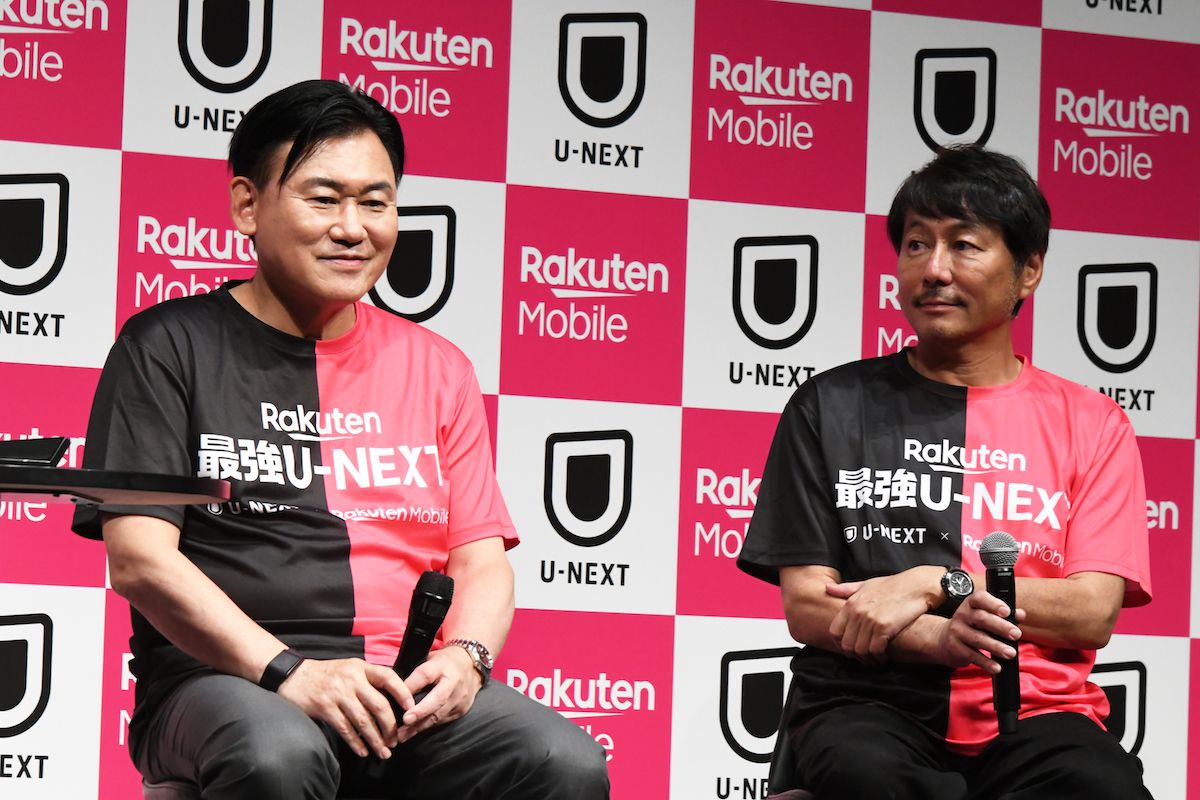 楽天の創業者でCEOの三木谷浩史と宇野康秀（Photo by Jun Sato/WireImage）