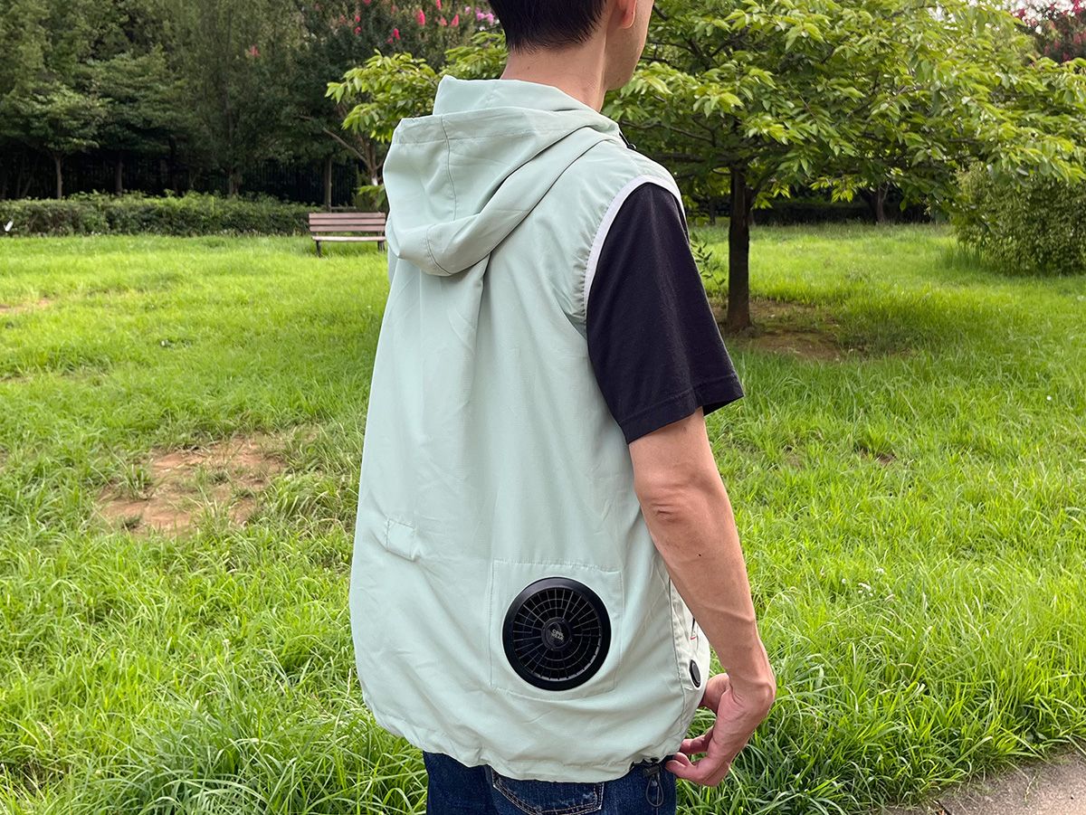 アウトドアレジャーなどのシーンには重ね着もしやすい空調服が良い選択肢になる