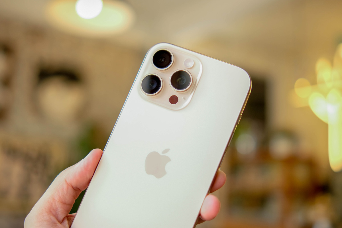 Apple - たべまさたか 次世代iPhone 17 Pro、背面のリンゴマークの位置が下がる？ その