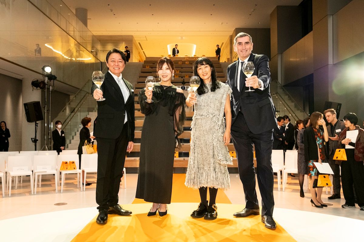 2023年12月に東京で開かれた「ヴーヴ・クリコ ボールド ウーマン アワード」。華やかな雰囲気のなか、次世代にインスピレーションを与える革新的な女性リーダーにアワードが贈られた。先進的な取り組みによって、女性の活躍をサポートする男性にも贈賞。