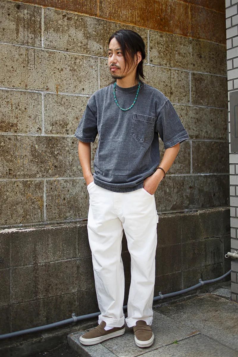 Tシャツ＝キャンバー　パンツ＝トラッドハウンド　シューズ＝ヴァンズ