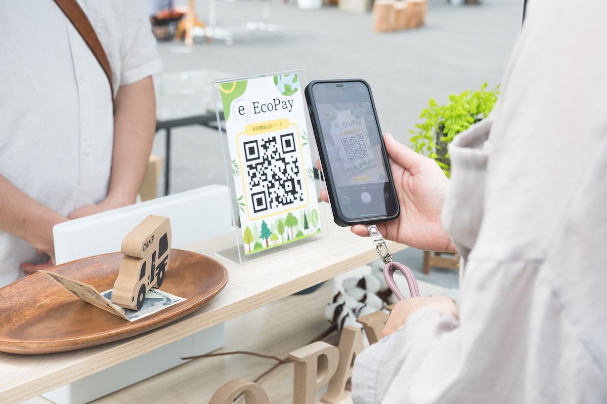 EcoPay｜J-クレジット制度を活用し、地域経済の活性化と森林保全を両立させる決済アプリ。加盟店の手数料の一部を森林保育の支援に充当。100円の買い物で1gのCO2削減に貢献できる仕組み。京都府認定アプリとして、すでに300店舗以上で利用可能。