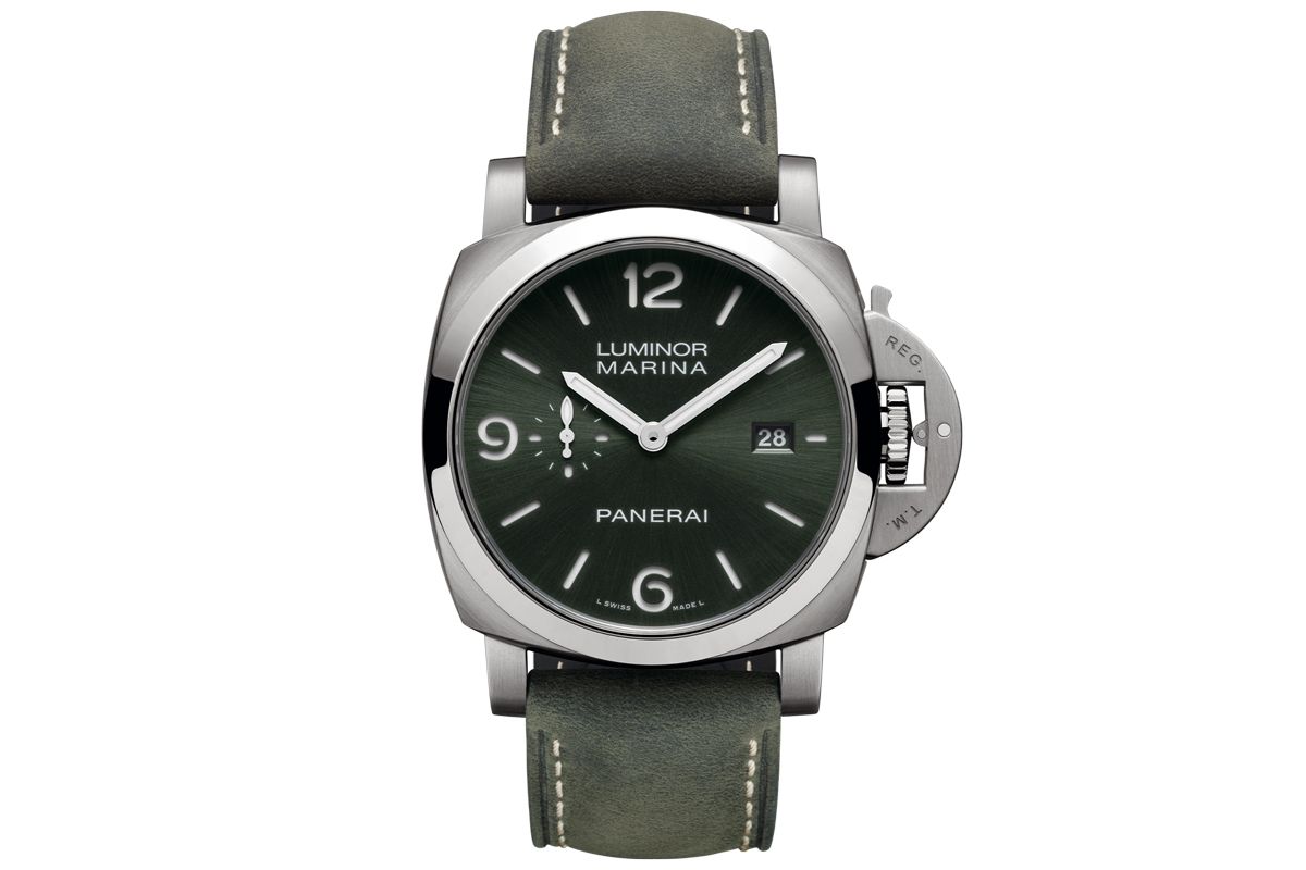 自動巻き、Tiケース、ケース径44㎜。1474000円〈パネライ／オフィチーネ パネライ Tel:0120-18-7110〉