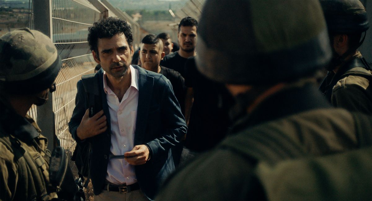 『テルアビブ・オン・ファイア』　配給：アット エンタテインメント　(c)Samsa Film TS Productions Lama Films Films From There Artémis Produ ctions C623