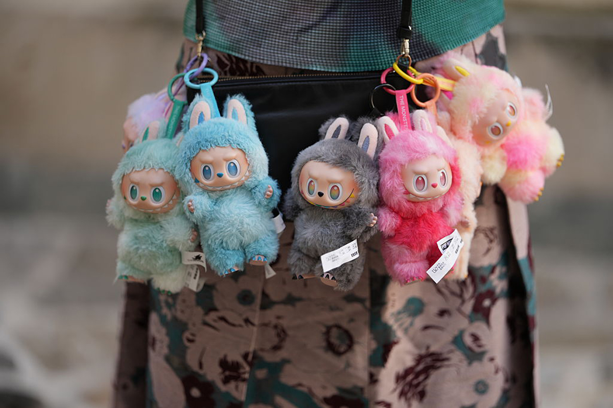 【日本未発売】ラブブ LABUBU×VANS コラボ フィギュア 止まらぬ中国「ラブブ」人気、フィギュアが2000万円超で落札の