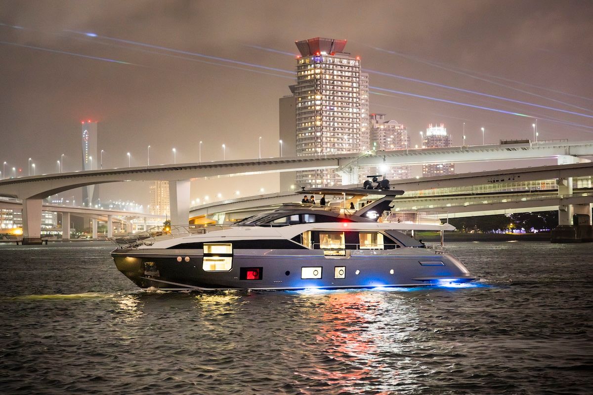 Azimutのクルーザー。