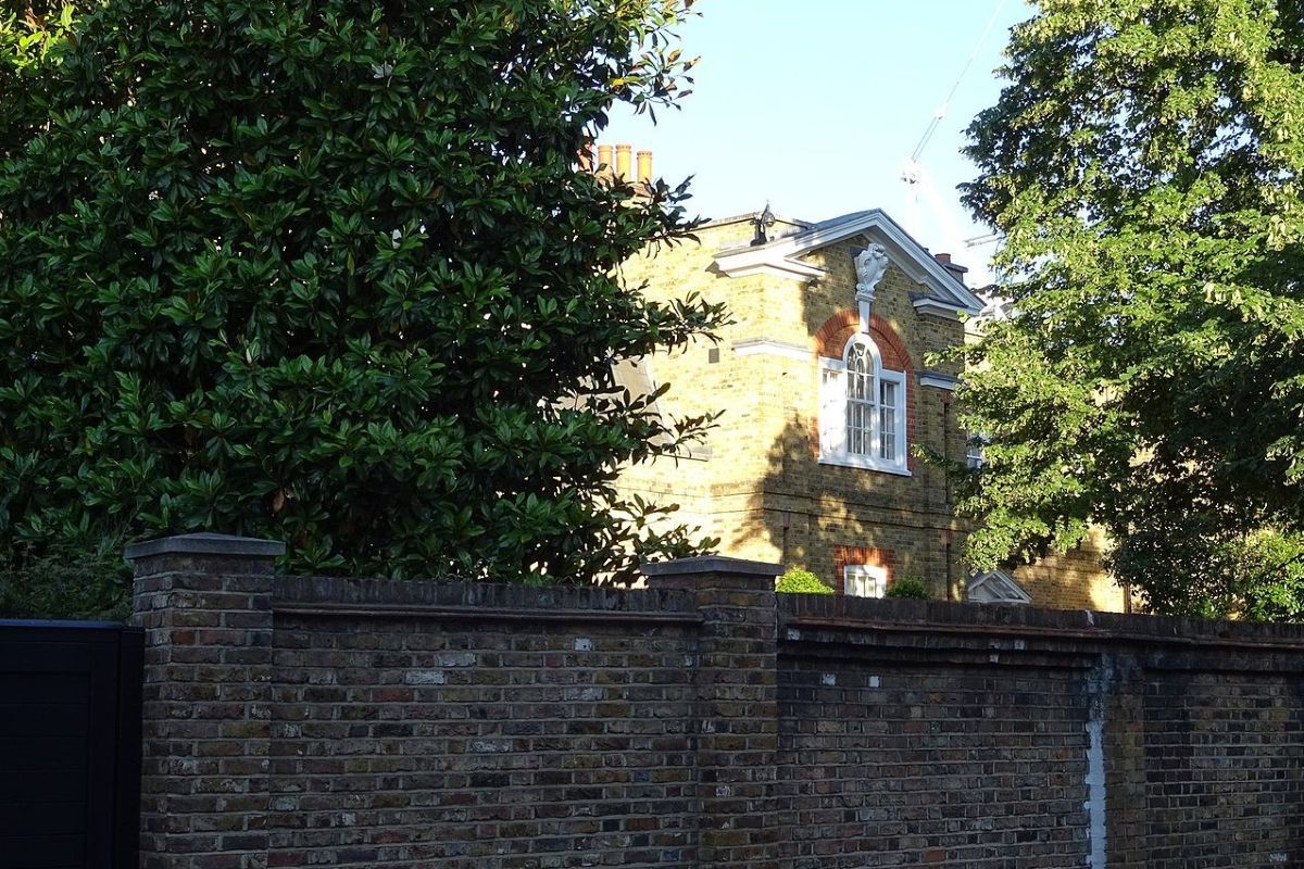 英ロンドン・チェルシーにある築300年の邸宅「オールド・レクトリー」（Spudgun67, CC BY-SA 4.0 <https://creativecommons.org/licenses/by-sa/4.0>, via Wikimedia Commons）