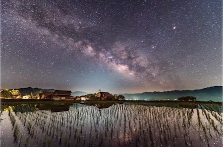 南阿蘇ルナ天文台から見た田んぼと天の川