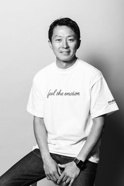 長谷川乃亜◎モルテン マーケティング統括部 ブランドマーケティンググループリーダー。モルテンにおけるブランド戦略、コミュニケーション全体を統括。幼少からサッカーを始め、メキシコ、ドイツでプレイ。日本・英国・米国でのマーケティング、ブランドマネジメントの経験を経て、2021年よりモルテン入社。シカゴ大学ブース・スクール・オブ・ビジネス Chicago Management Institute修了。