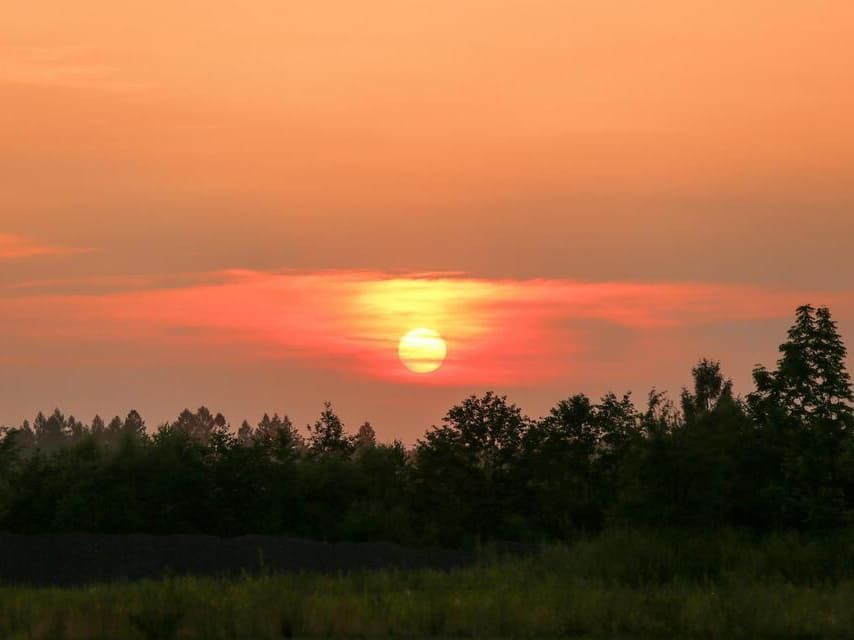 かつて日本人が思い描いた満洲を象徴する大地に沈む夕日（吉林省の長白山の麓にて撮影）