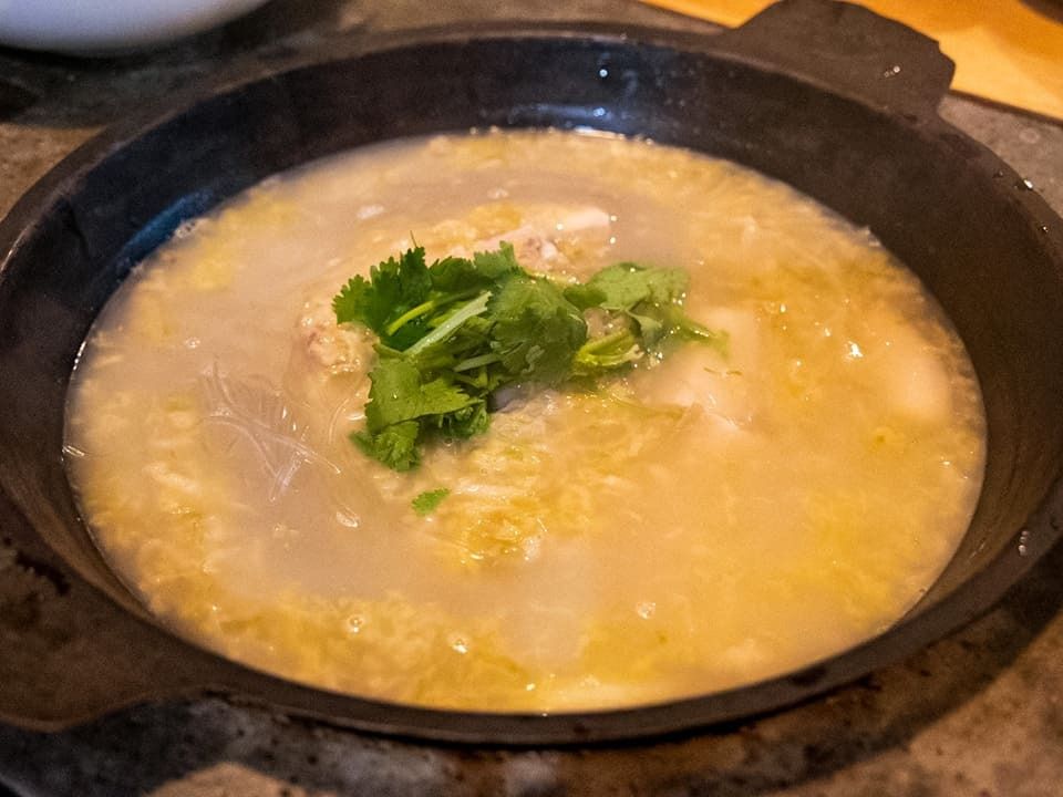 発酵白菜の酸菜と豚肉を煮込んだ鍋「酸菜白肉鍋」はほどよい酸味が利いたヘルシー料理