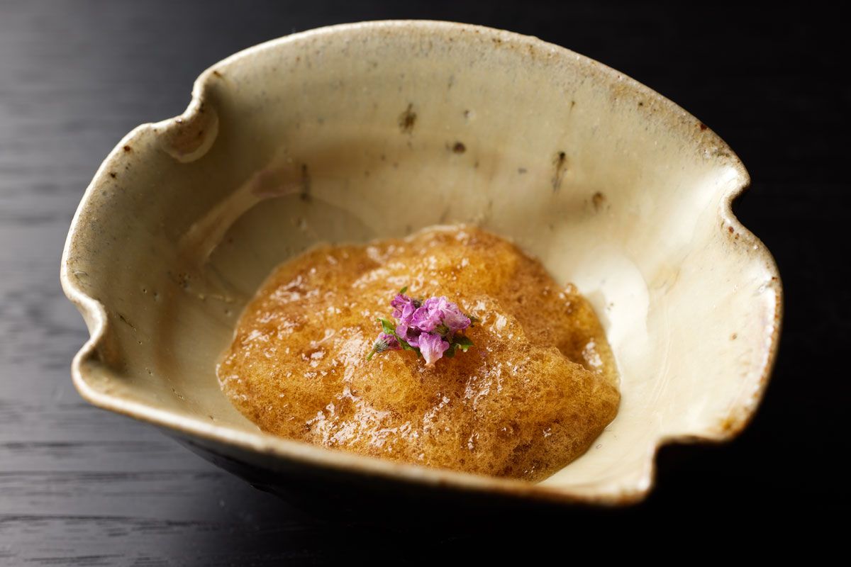 「鮒鮓と鹿のジュレ」はディナーコース（35000円、サ別）の一品。