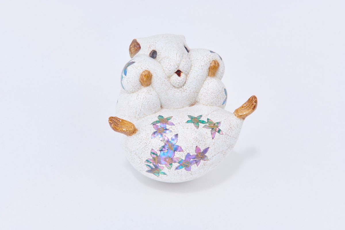 作家：時田早苗　タイトル：赴くままに-ペンタス　素材：漆、麻布、卵殻、アワビ貝、金粉、銀粉　サイズ：W90 D90 H90 (mm)