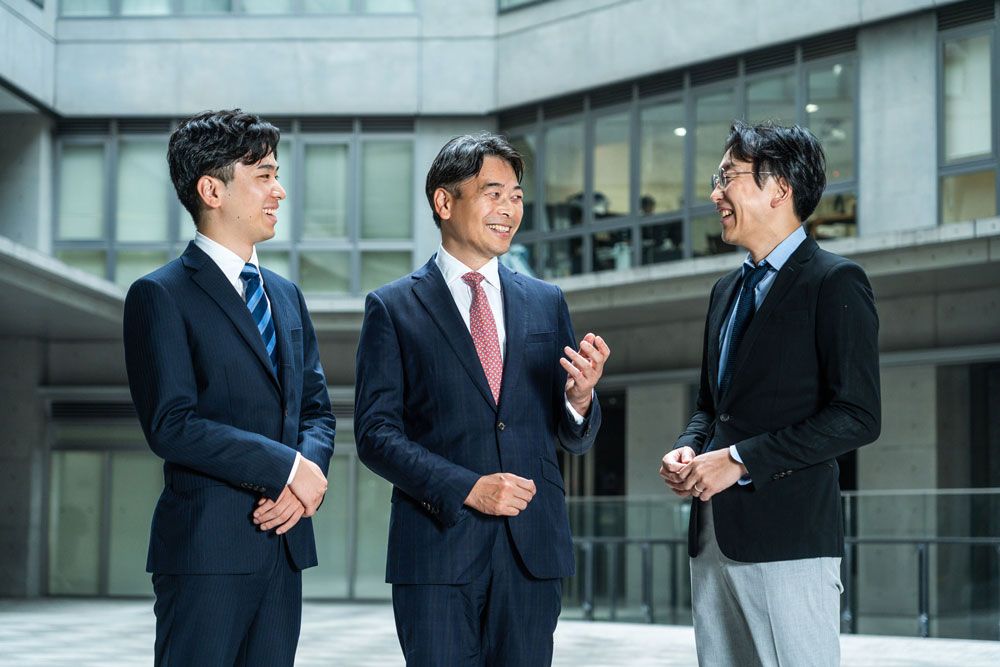 左から、小原大智 アスエネ新規事業開発部 マネージャー、E4G 元代表取締役、田中謙司 東京大学大学院 工学系研究科 技術経営戦略学専攻 教授、レジリエンス工学研究センター兼務、渡瀬丈弘 アスエネ 上級執行役員 CPO