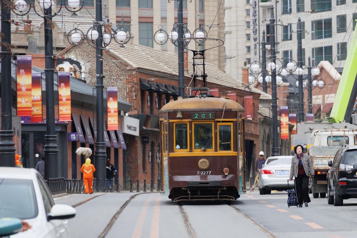 大連の路面電車は1909年（明治42年）から、いまもなお運行されている