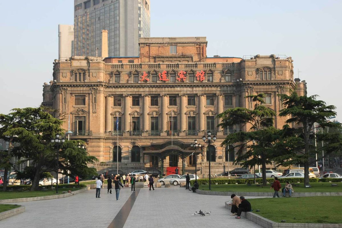 旧大連ヤマトホテルは1914年に竣工した近世ルネサンス様式4階建ての威風堂々たる建築