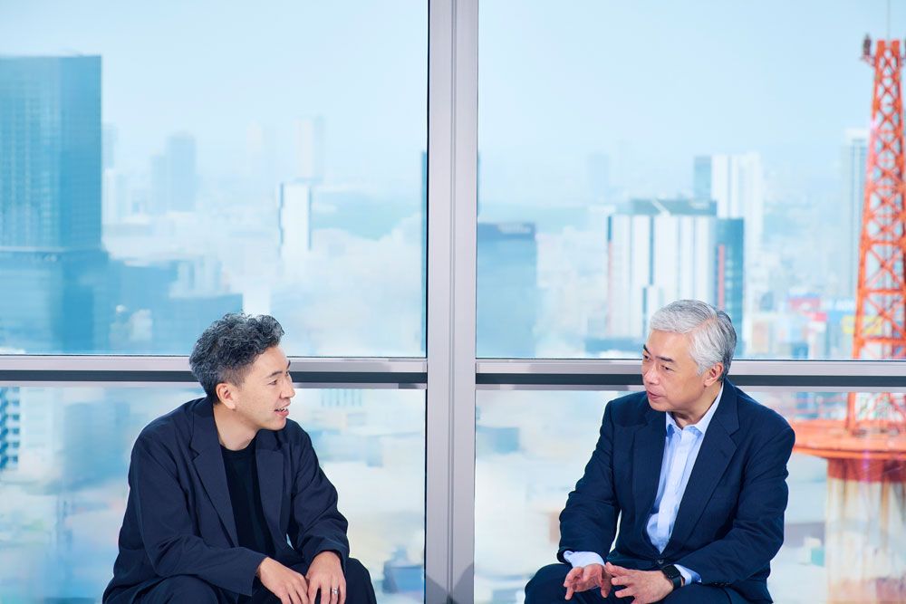 対談場所となったOPEN HUBは、アイデアを創出するディスカッションルームにはじまり、そこで生まれたアイデアを実験的に取り入れたさまざまなアイテムが置かれたスペースを通って、その成果などを発表できるイベントスペース、さらには世界に発信していけるスタジオへと導線が敷かれている。