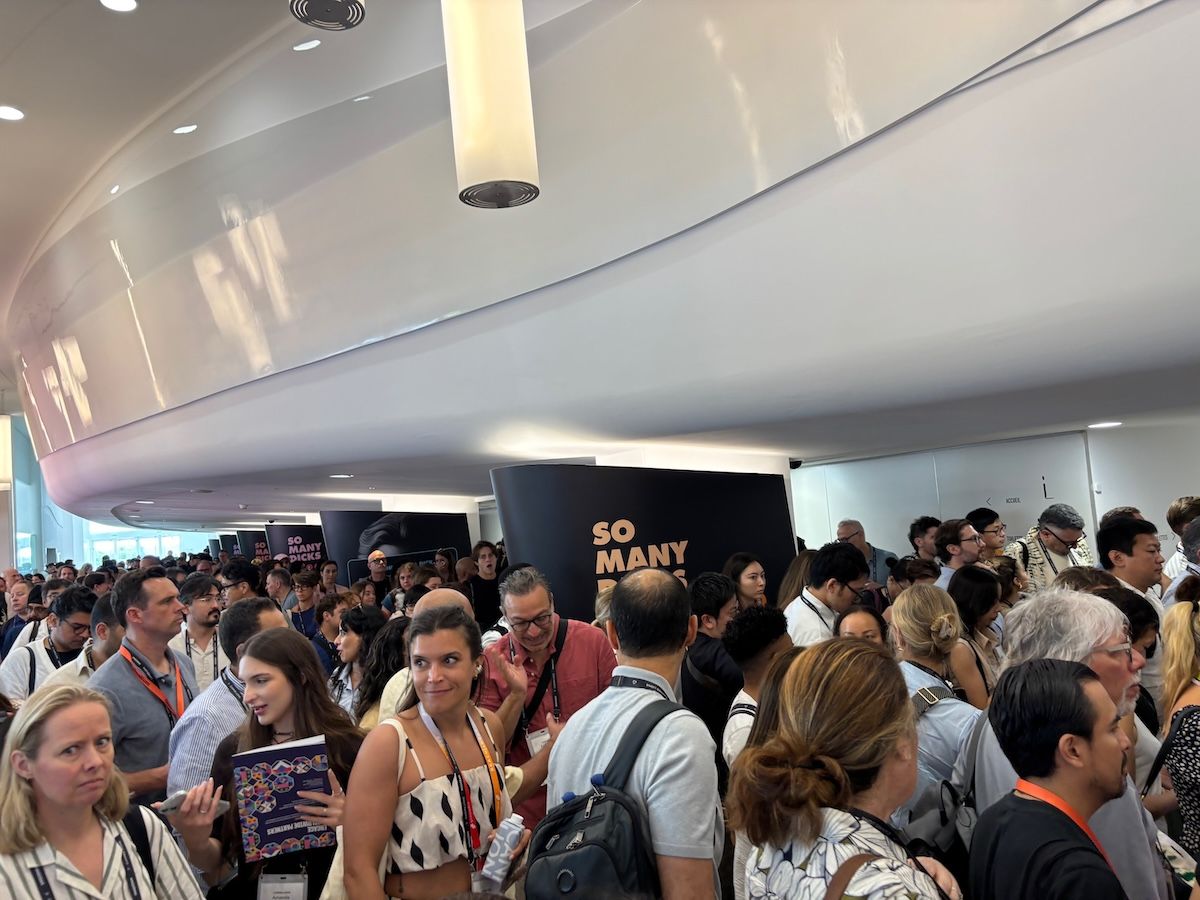 会場内の様子。世界の、この業界の熱気が感じられる。（筆者撮影）