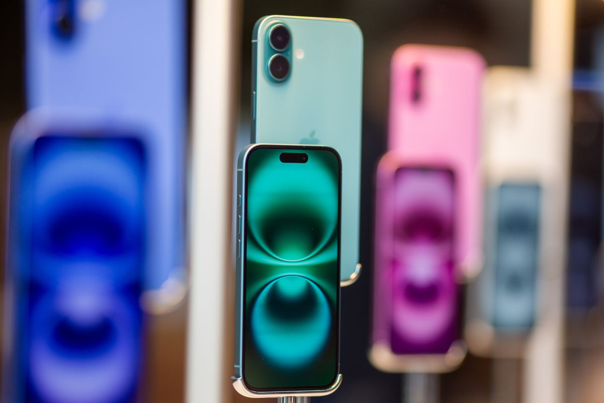 アップルが来年のiPhone 18を取りやめる可能性、折りたたみモデルを投入？ | Forbes JAPAN 公式サイト（フォーブス ジャパン）, image size:1200x800