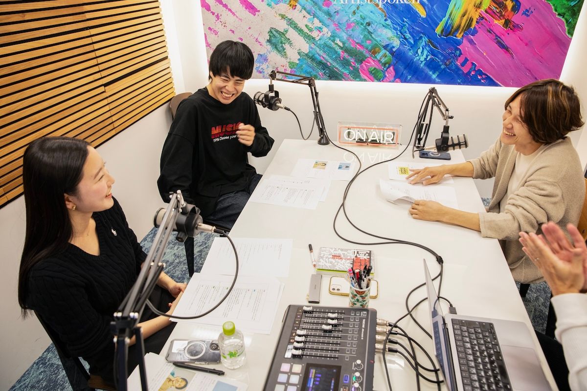 MCくるまとトークする小澤杏子、大澤正彦